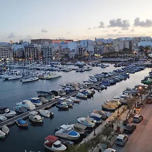 2 Bedroom, And Spacious With Sea View - 2 Appartement