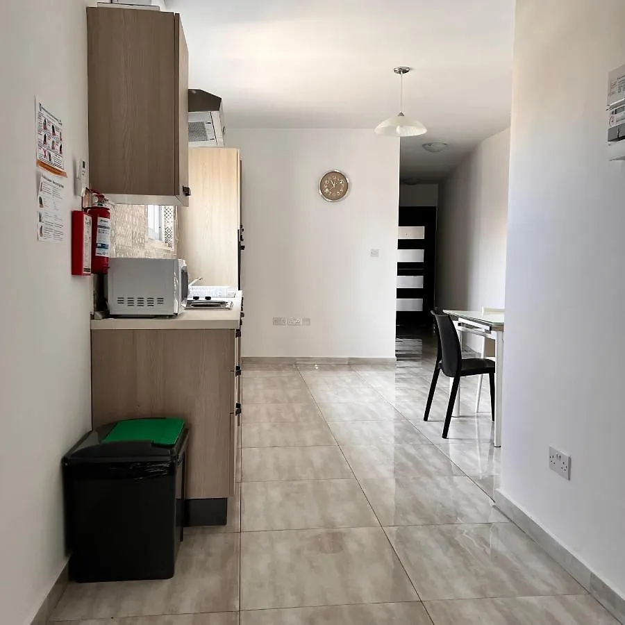 F3 Room 1, Private Double Room With Private Bathroom And Balcony Msida Homestay