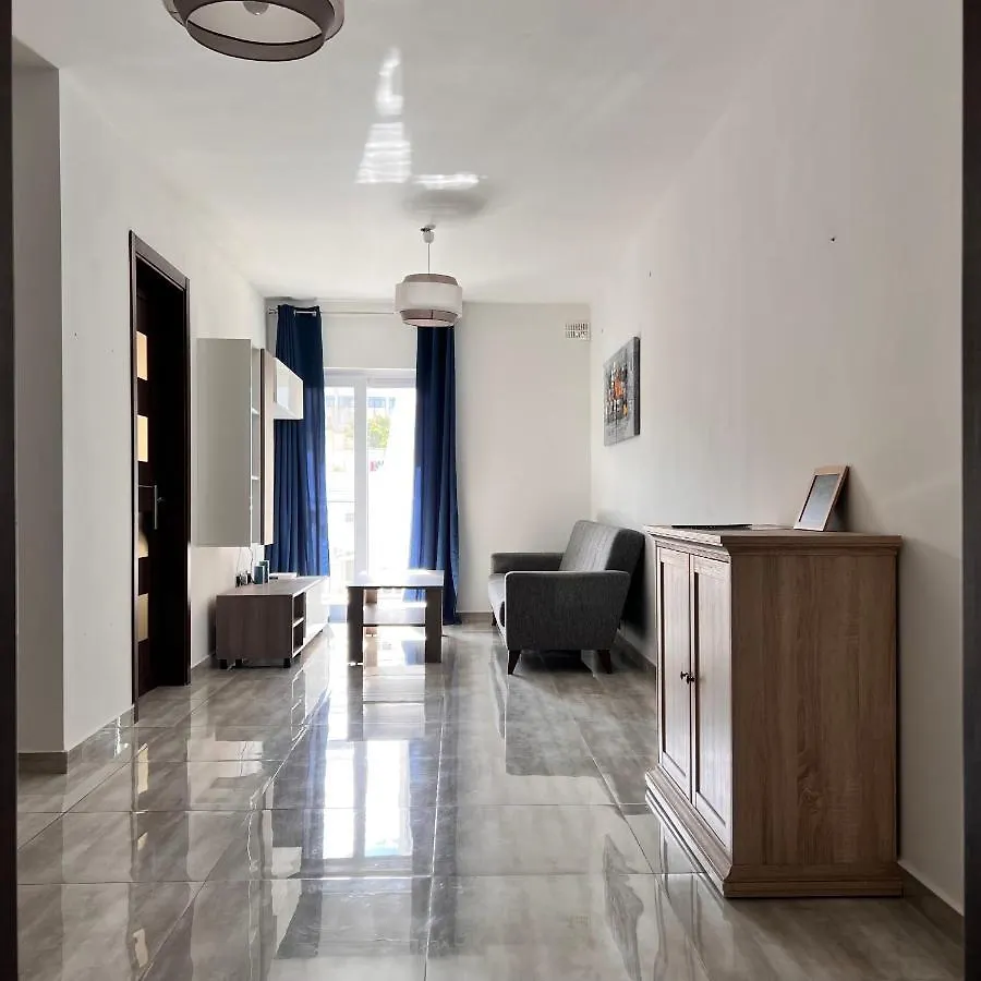 F3 Room 1, Private Double Room With Private Bathroom And Balcony Msida Homestay