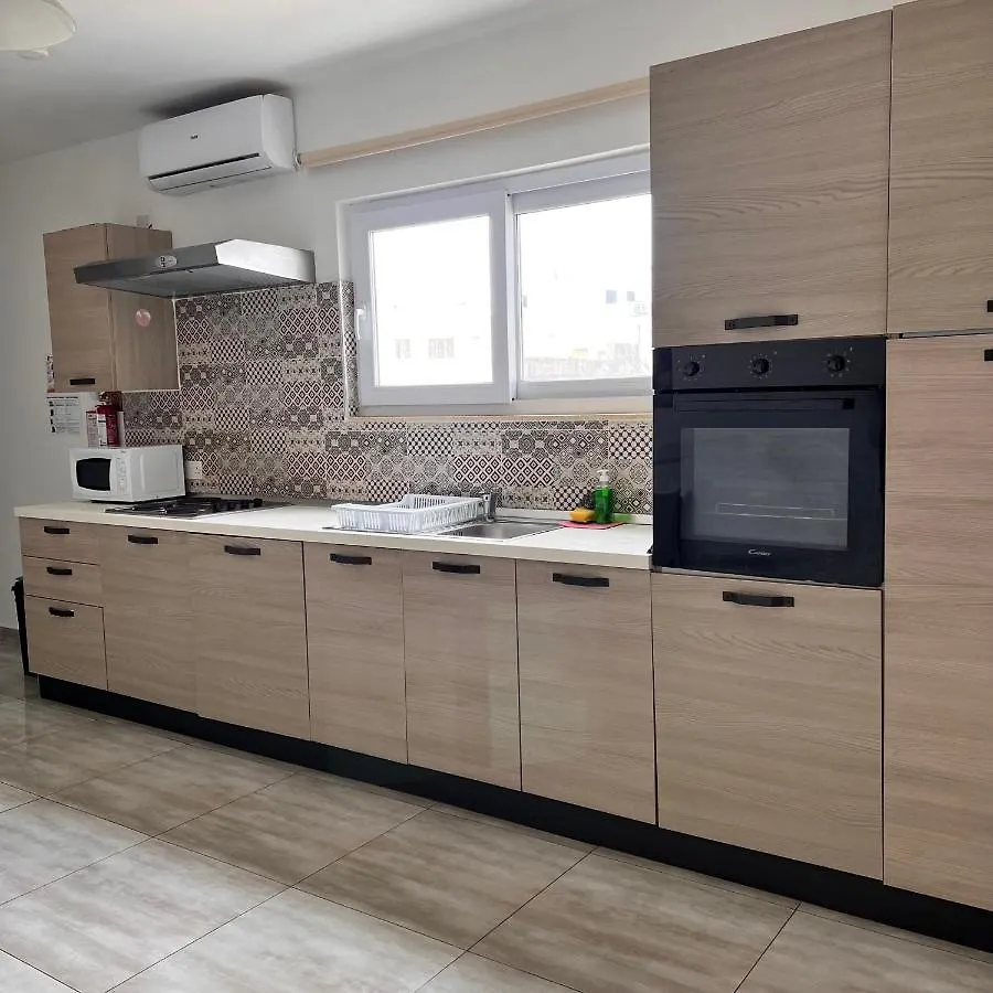 F3 Room 1, Private Double Room With Private Bathroom And Balcony Msida