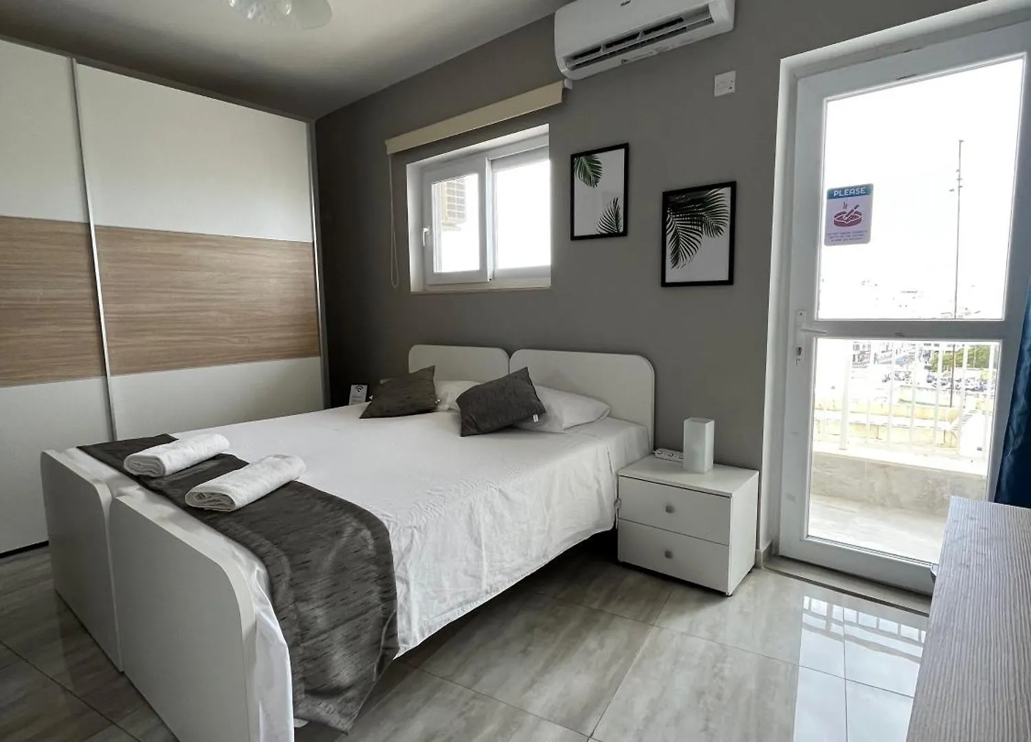 F3 Room 1, Private Double Room With Private Bathroom And Balcony Msida Homestay